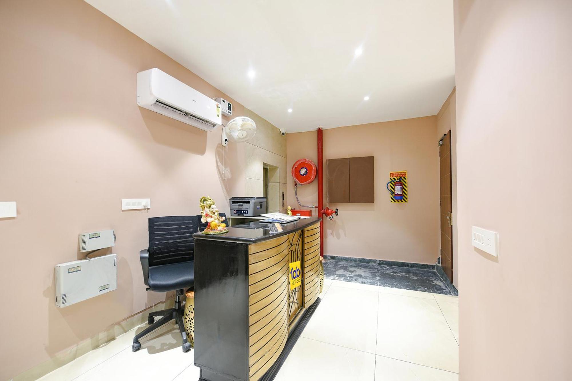 Fabhotel Supreme Suites Ludhiana Esterno foto